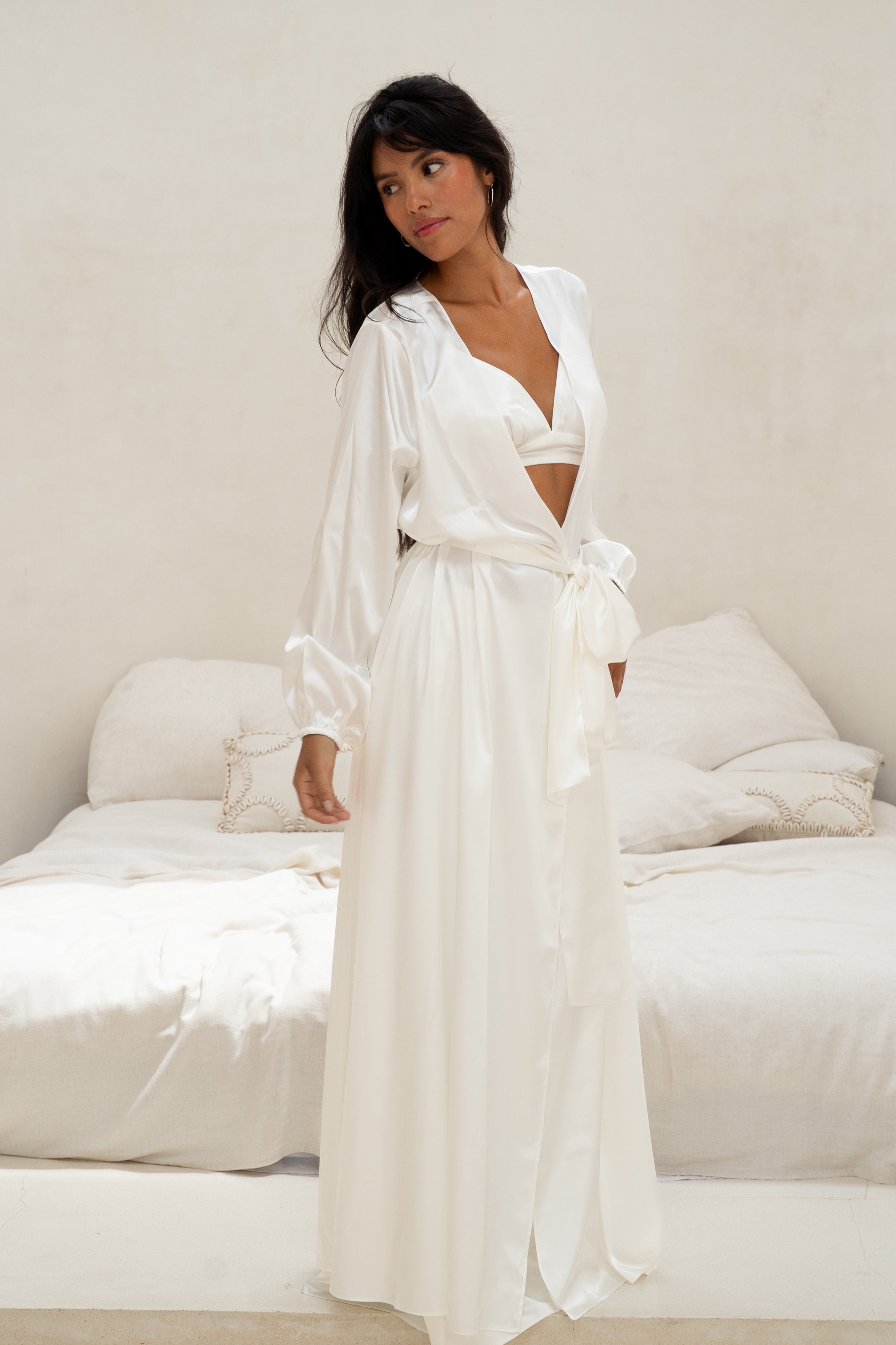 Nola Satin Maxi Robe Pearl White – Millaé Intimates